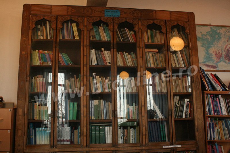 universitate ungureni biblioteca9